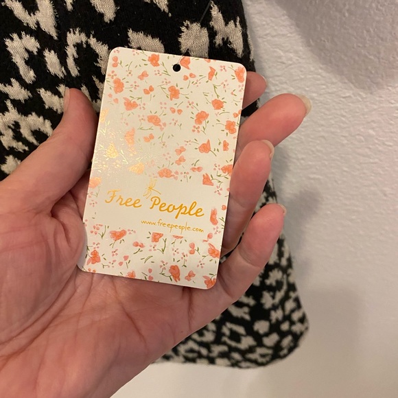 Free People Black & White Cheetah Print Puff Sleeve Square Neck Top - XS - Picture 8 of 12